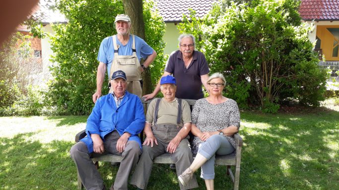 Grundstückspflege Lübbrechtsen    Folkert und Birgit Hagen, Friedrich und Jürgen Glenewinkel und Fritz SenneSommer 2019